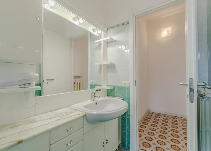 Guesthost - Cozy Flat In The Heart Of Appartamento